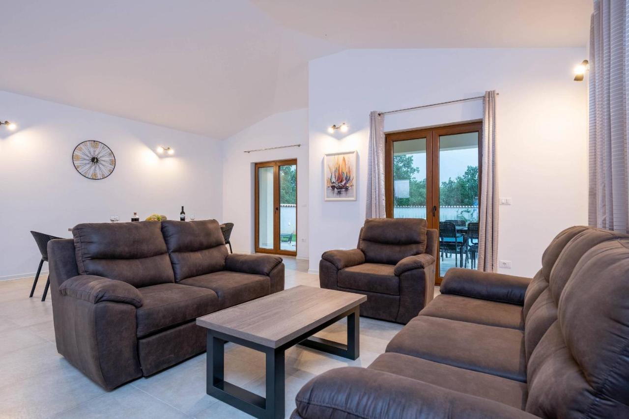 Holiday House Luca Porec Exterior photo