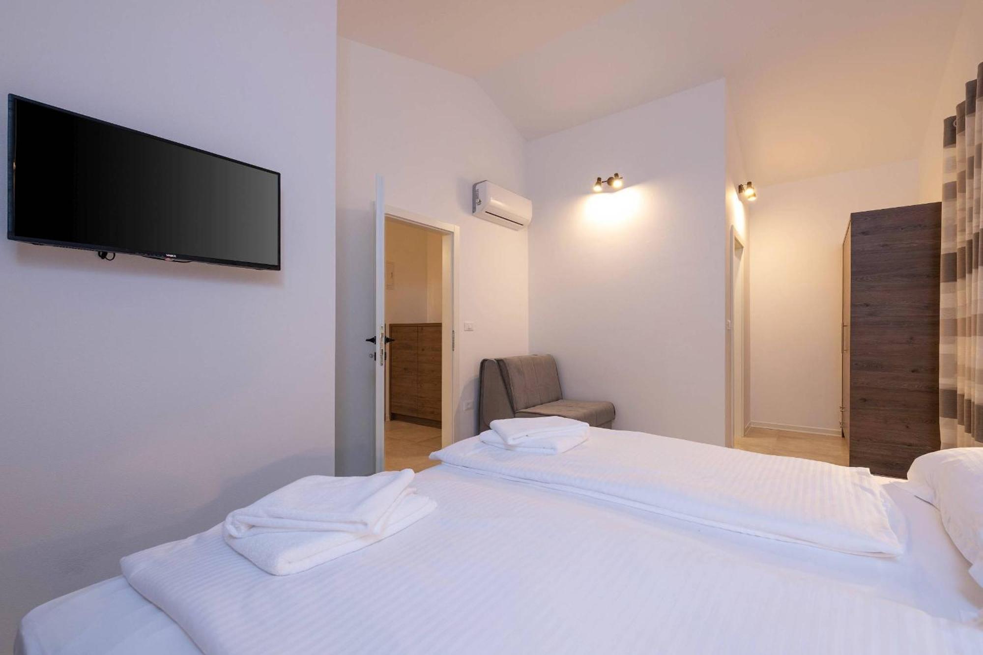 Holiday House Luca Porec Exterior photo
