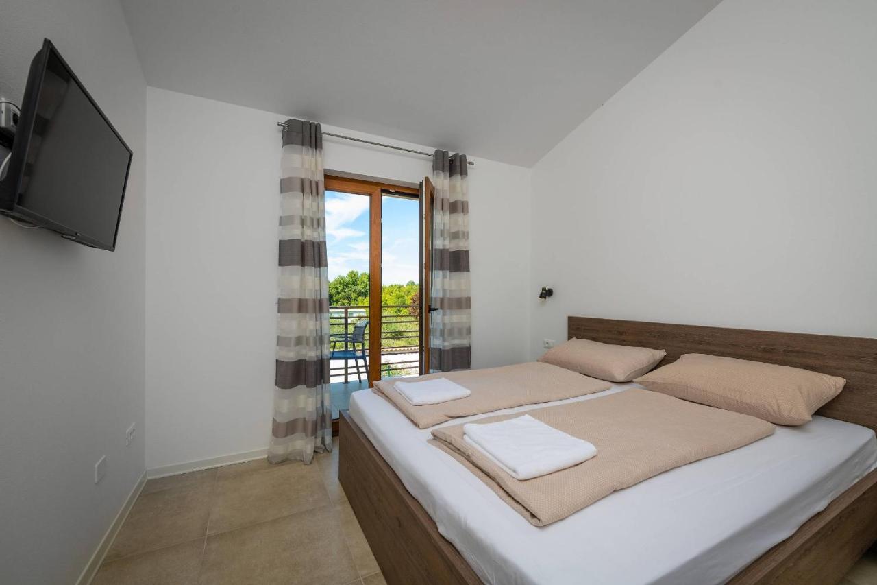 Holiday House Luca Porec Exterior photo