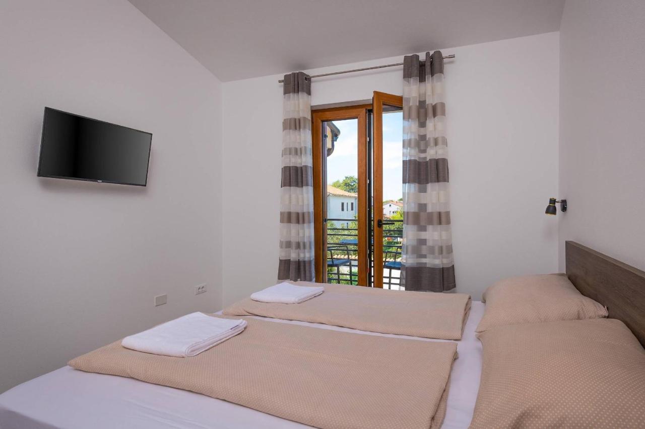Holiday House Luca Porec Exterior photo