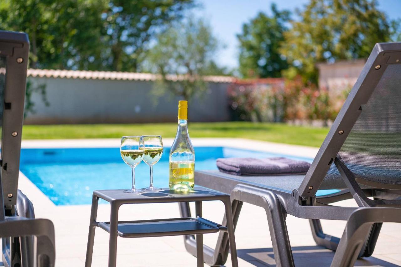 Holiday House Luca Porec Exterior photo