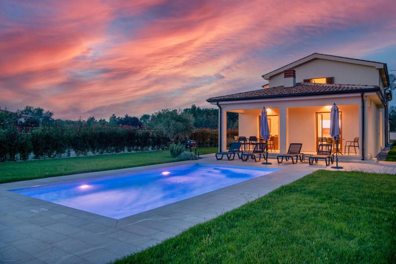 Holiday House Luca Porec Exterior photo